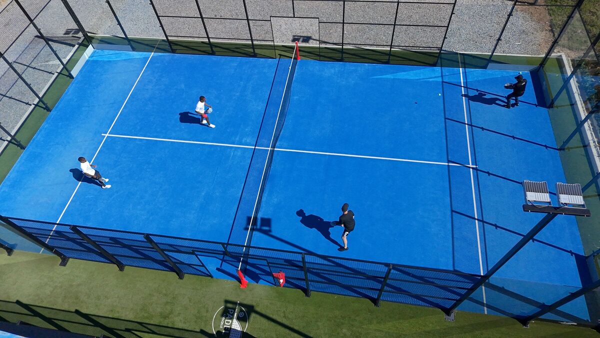 Padel-Court aus der Vogelperspektive